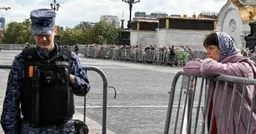 Репортаж из очереди к деснице св. Спиридона. Где стояли не как прежде — помолиться и попросить, а за ускользающей понятностью жизни